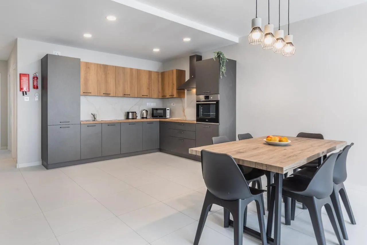 Unique Two Bedroom Apt With Huge Outdoor Area And Close To Entertainment Is-Swieqi