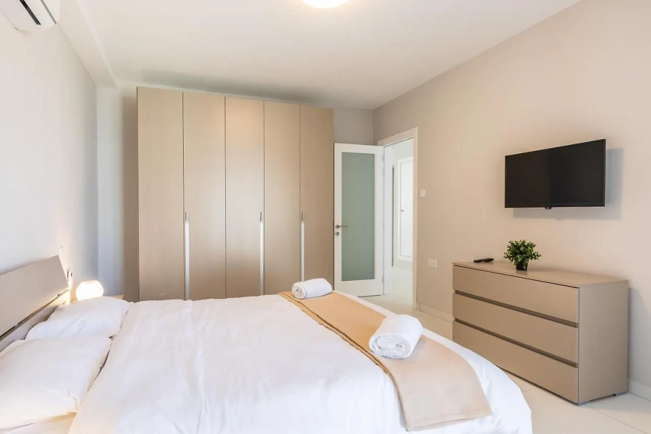 Unique Two Bedroom Apt With Huge Outdoor Area And Close To Entertainment Is-Swieqi Malta