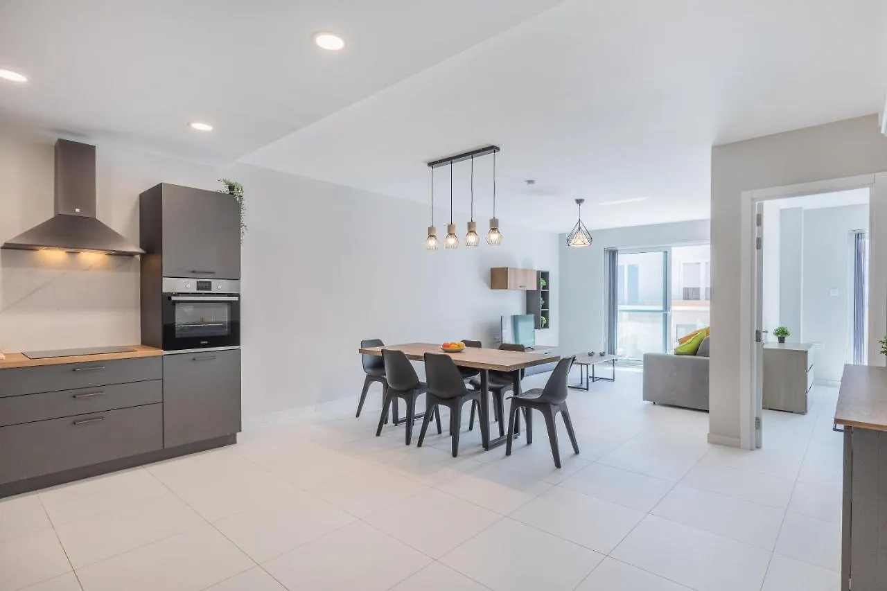 Unique Two Bedroom Apt With Huge Outdoor Area And Close To Entertainment Is-Swieqi