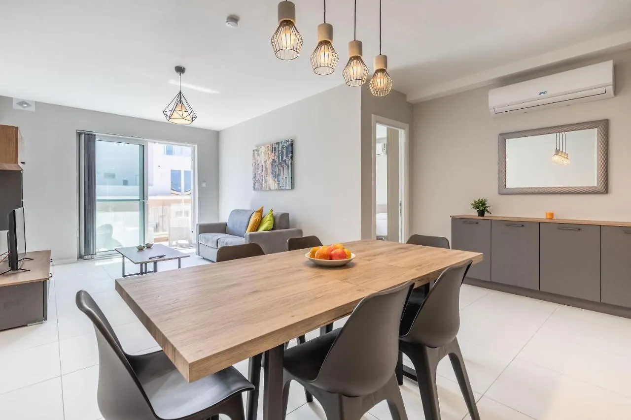 Unique Two Bedroom Apt With Huge Outdoor Area And Close To Entertainment Is-Swieqi Apartment