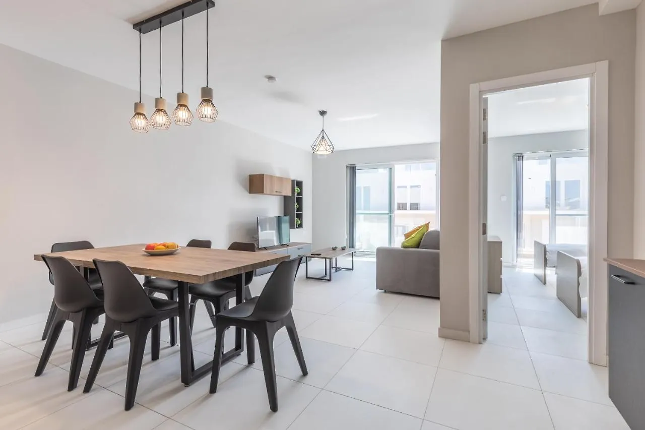 Apartment Unique Two Bedroom Apt With Huge Outdoor Area And Close To Entertainment Is-Swieqi
